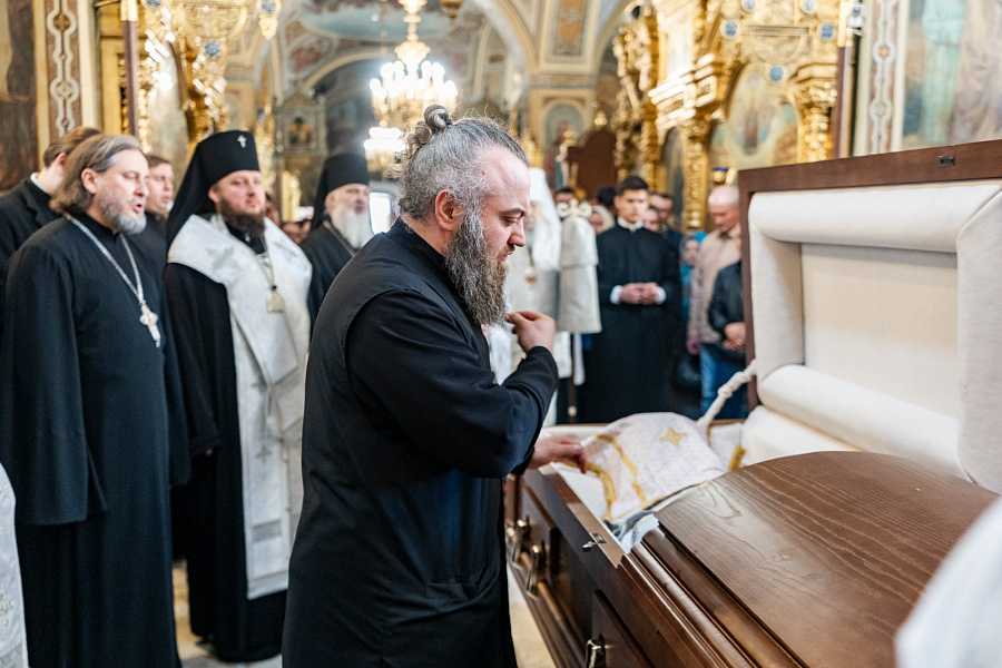 Божественная литургия и отпевание протоиерея Александра Ганабы в Троицком кафедральном соборе Подольска